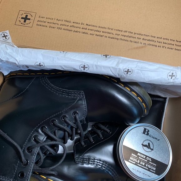 Dr. Martens 1460 Laceup Woman - Picture 5 of 9